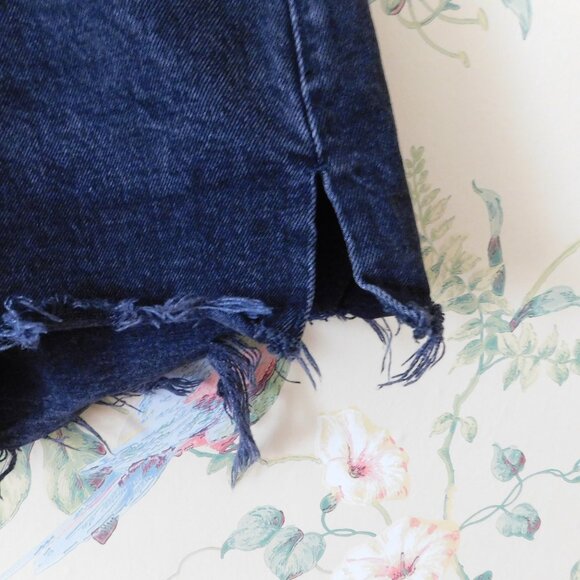 🦌 Abercrombie & Fitch High Rise The Mom Short Raw Hem Frayed Black Shorts - Picture 8 of 14